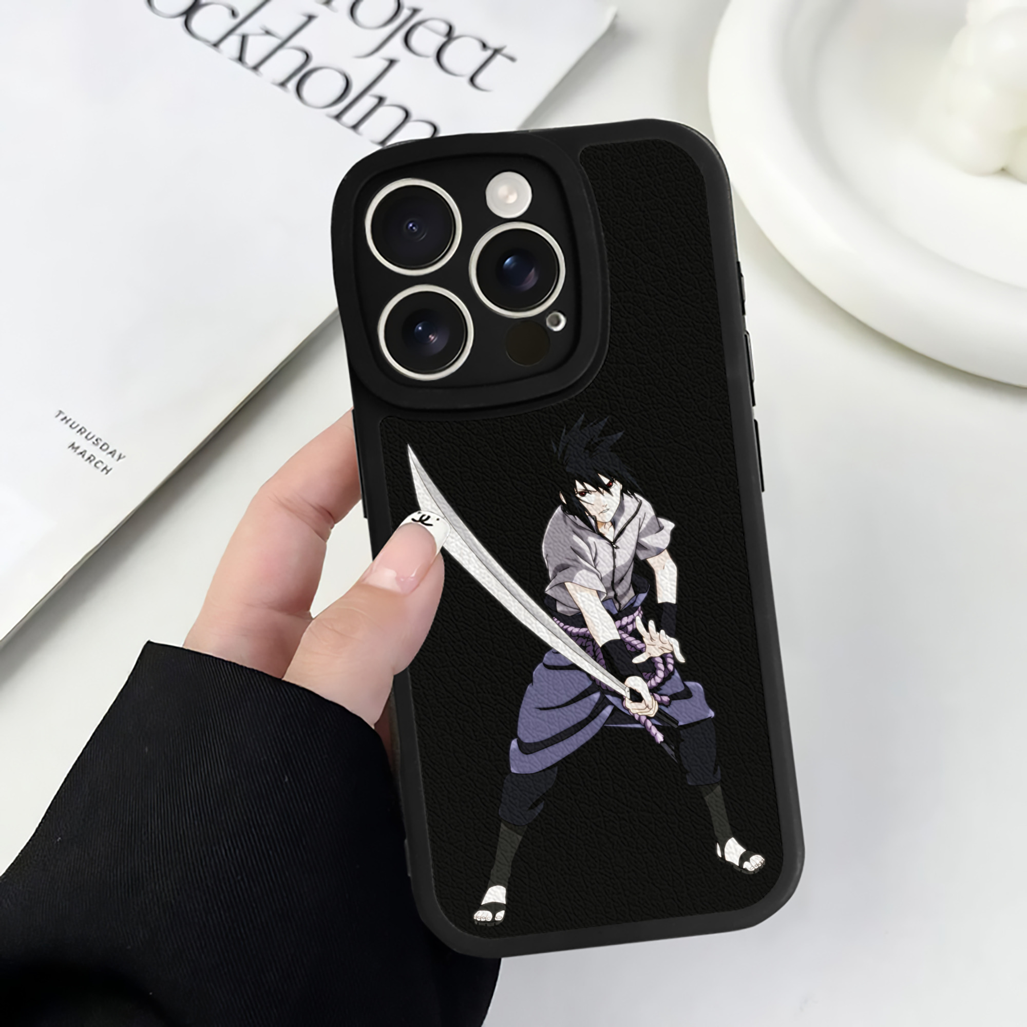 （画像用） NARUTO -ナルト- うちは サスケ Uchiha Sasuke 【iPhone 16シリーズ対応】シリコンスマホケース（レザー調） 材質：シリコン